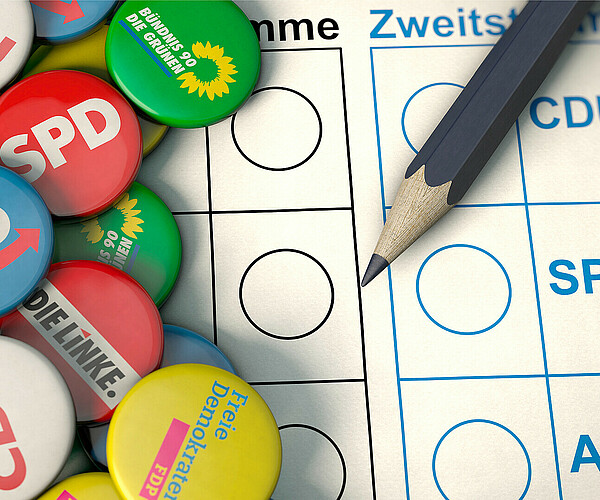 Parteien in Deutschland zur Wahl - Wahlzettel mit Stift