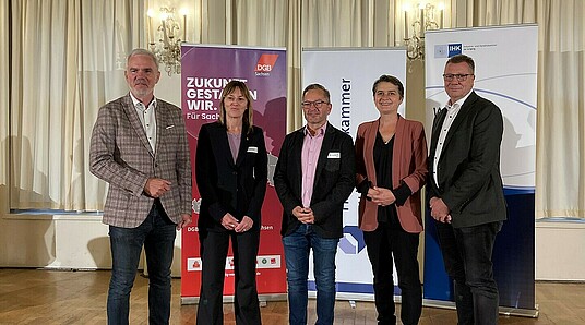 Mitglieder der IHK zu Leipzig, der HWK zu Leipzig und der DGB Sachsen bei der Veranstaltung zur Positionierung gegenüber der künftigen sächsischen Staatsregierung zur dualen Ausbildung